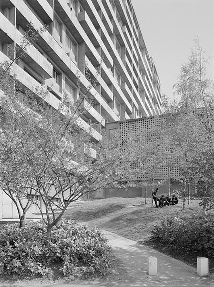 Saint-Etienne : Beaulieu, espaces verts et vue partielle d'immeubles