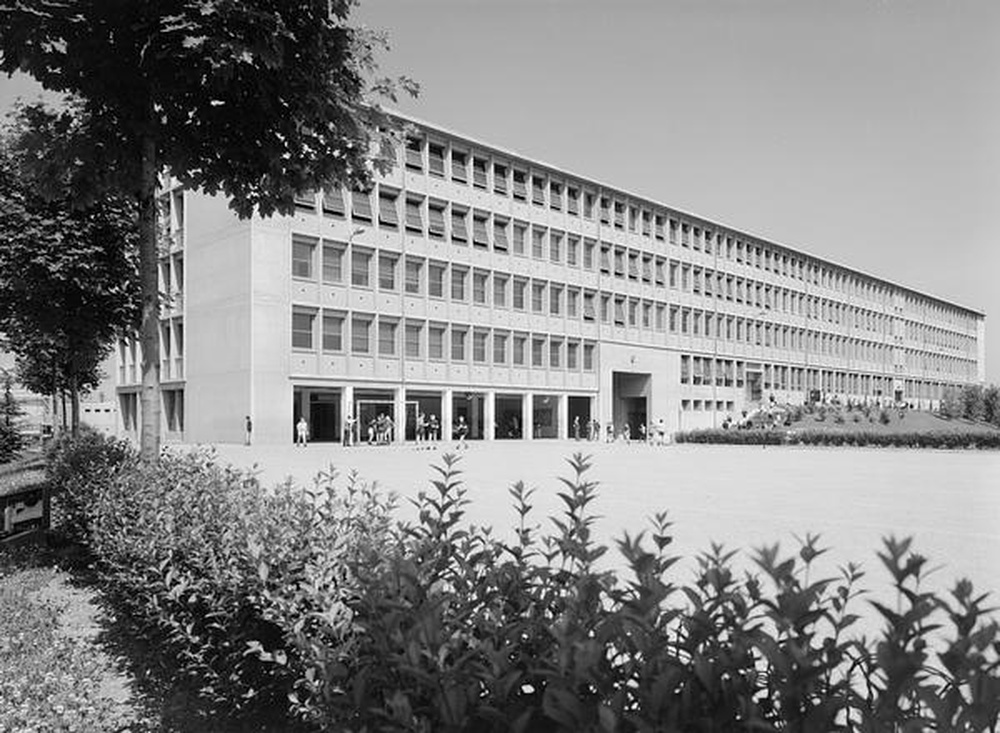 Saint-Etienne : Portail Rouge, lycée du Portail Rouge, espace extérieur et bâtiment