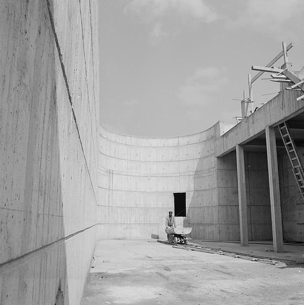 Firminy : chaufferie urbaine (Jean Kling), vue extérieure de chantier