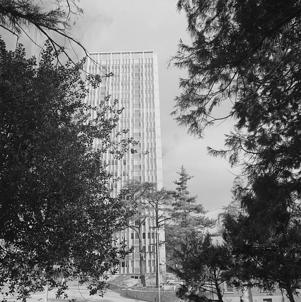 Saint-Etienne : vue partielle de la tour de Bel-Air, Bergson