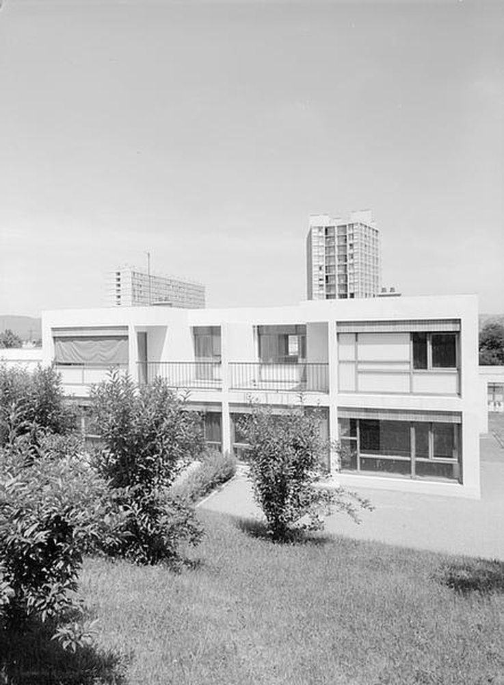 Firminy-vert : école primaire des Noyers (Marcel Roux, André Sive), appartements de fonction, façade sud