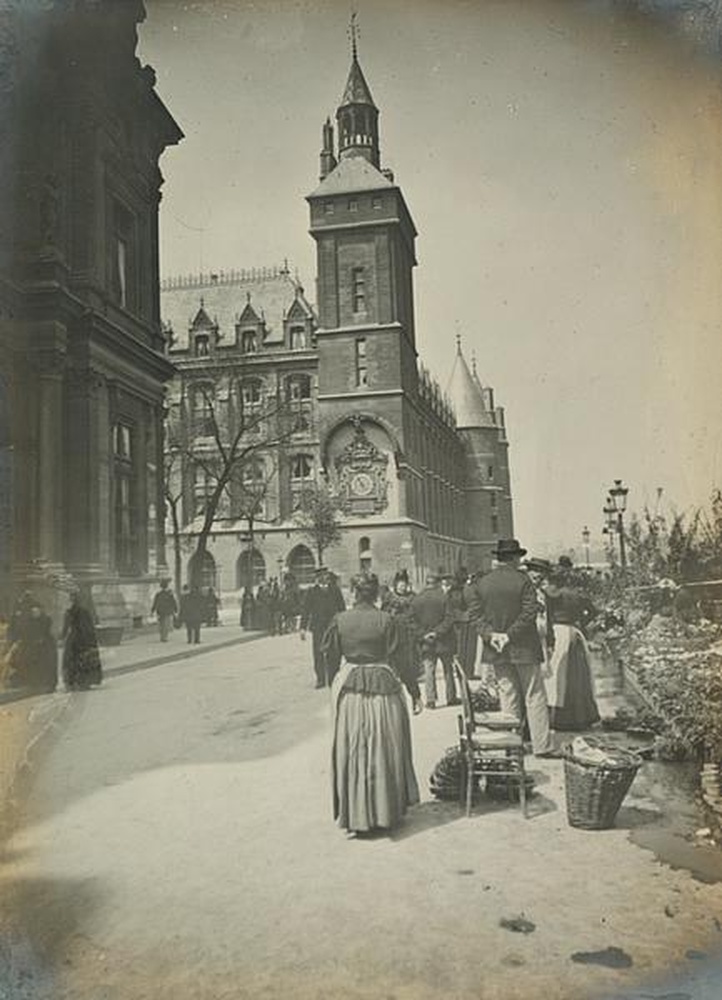 Marché aux fleurs quai de la Corse à Paris