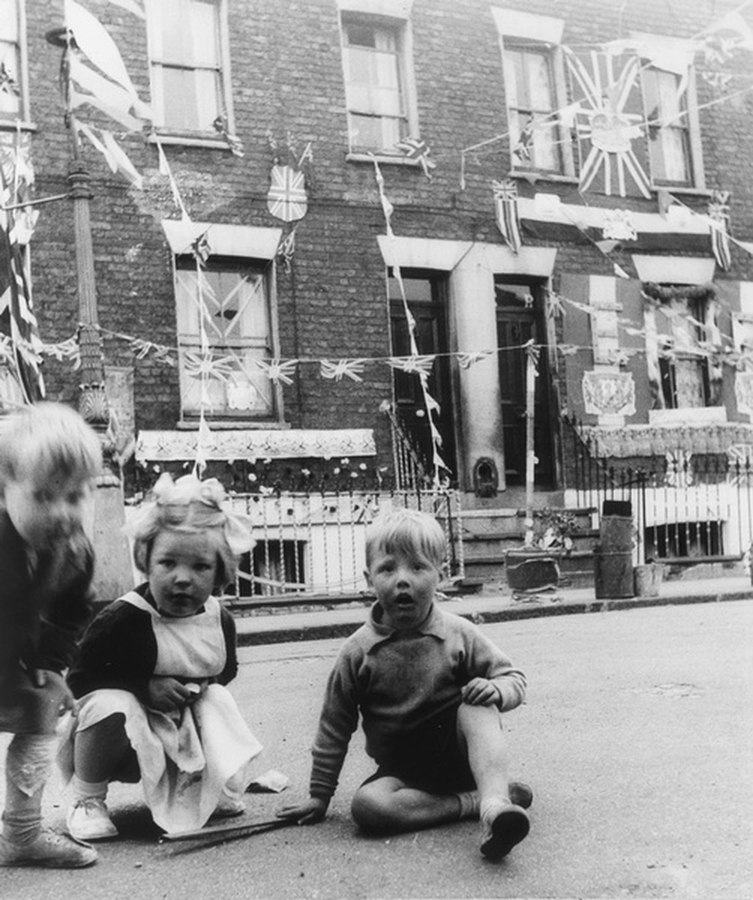 Bethnal Green
(Décorations pour le couronnement, Bethnal Green)