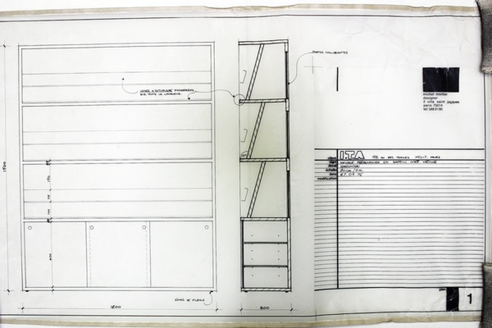 ITA, 98 avenue des Ternes 75017 Paris, meuble présentoir en sapelli, ciré, méché