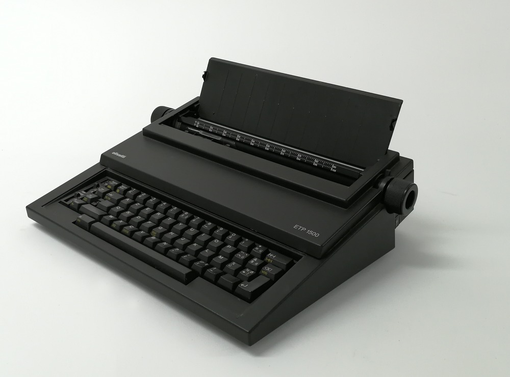 Machine à écrire portable Olivetti ETP 1500