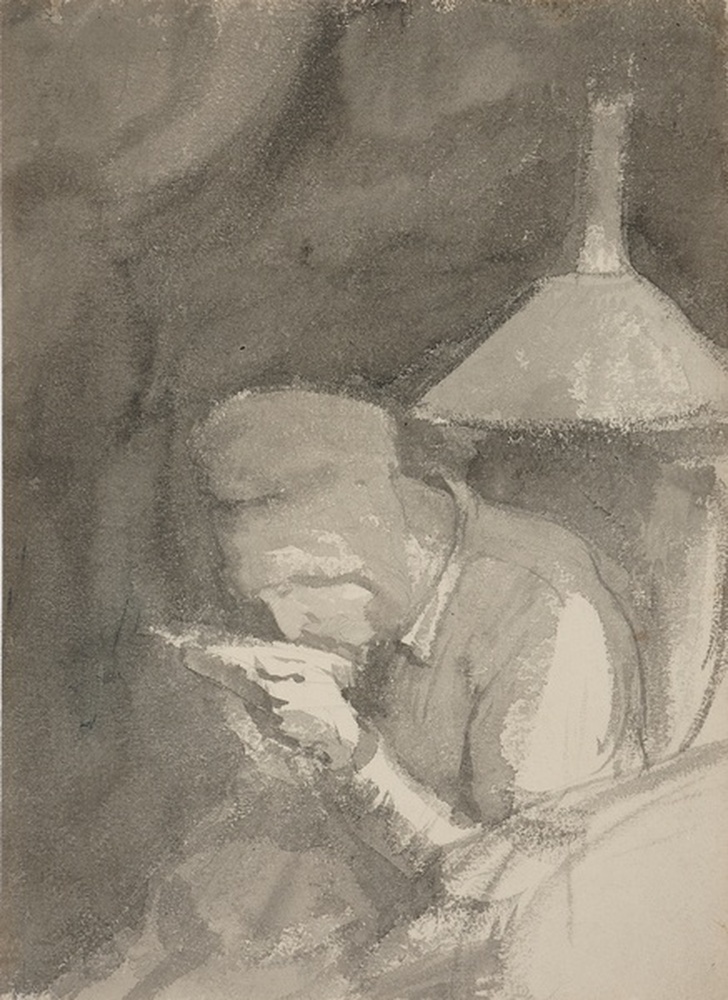 Femme assise près d'une lampe, semblant boire