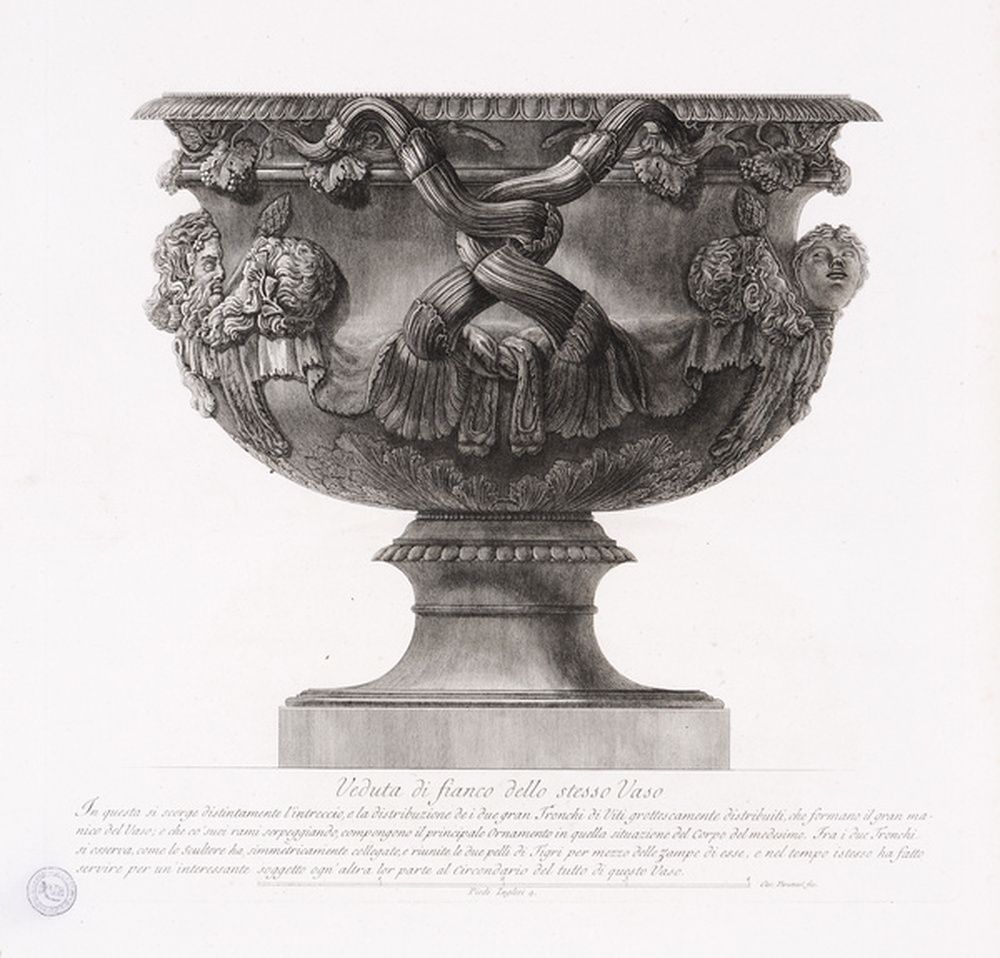 Vue latérale du même vase