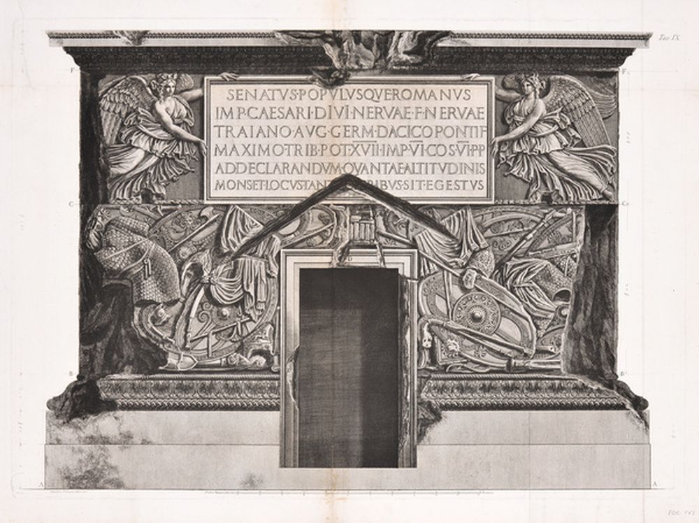 Piédestal, porte et inscriptions de la colonne Trajane